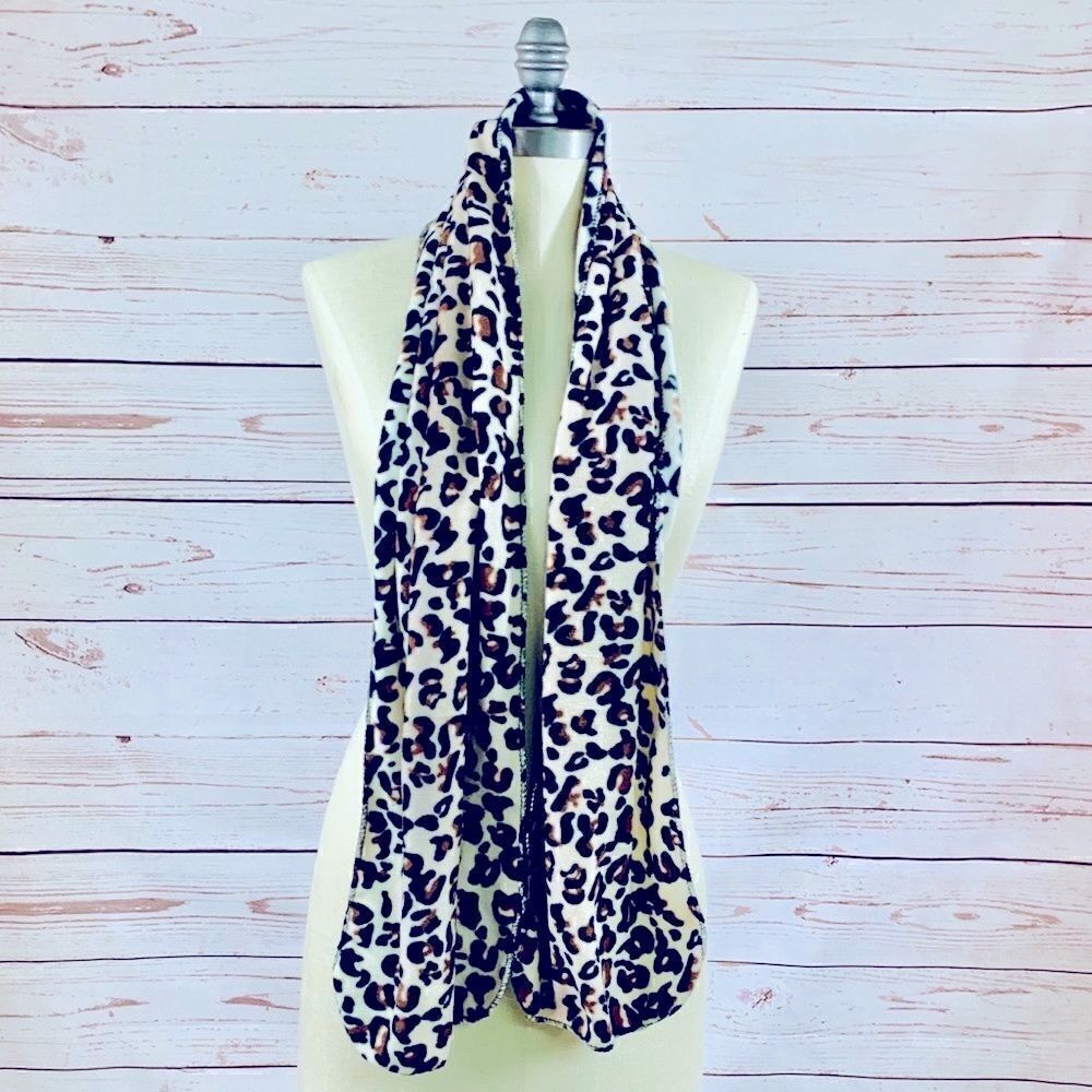 SCARF 🧣 Leopard print - Picture 2 of 3